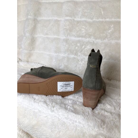 Tom’s Clare Sz 7 Suede Pull On Wedge Heel Boot Waffle Leather - Picture 3 of 5